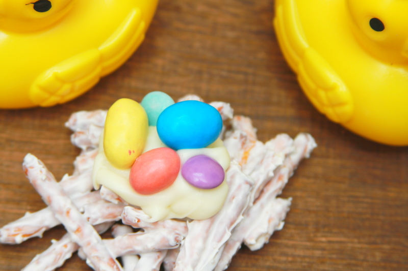 Easter Birds Nest Cookies with chocolate eggs