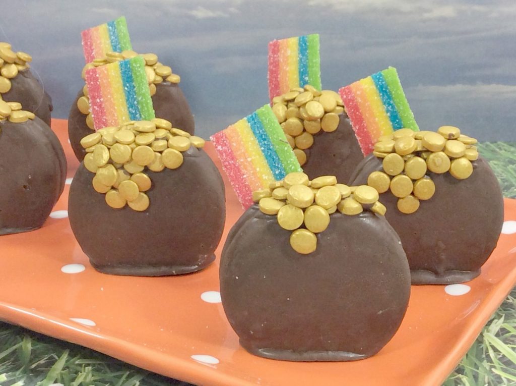 pot o' gold oreos with rainbow candy on top